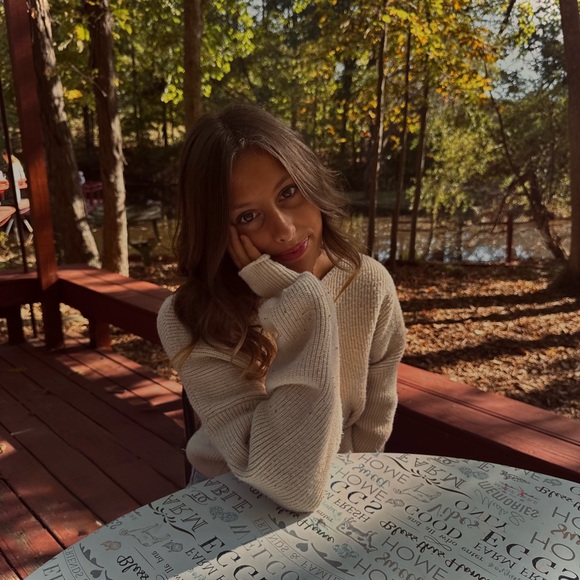 Meet your Posher, Aleaha - Picture 1 of 2